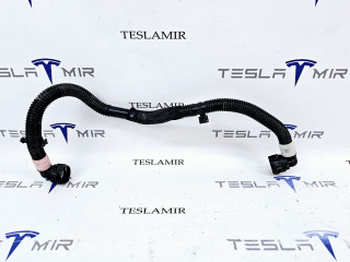 Патрубок системы охлаждения пластиковый передний Tesla Model 3 1 поколение 2022, 1504722-00, 1631596-00