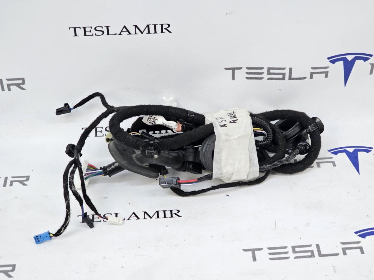 Электропроводка двери задняя правая Tesla Model 3 1 поколение 2023, 2067966-00 - фото №1
