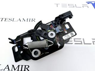 замок капота Tesla Model 3 1 поколение 2019, 1033011-00