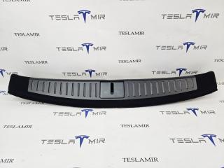 Отделка багажника (пластик) под замок Tesla Model S 1 поколение [2-й рестайлинг] 2022, 1610398-95, 1587697-00