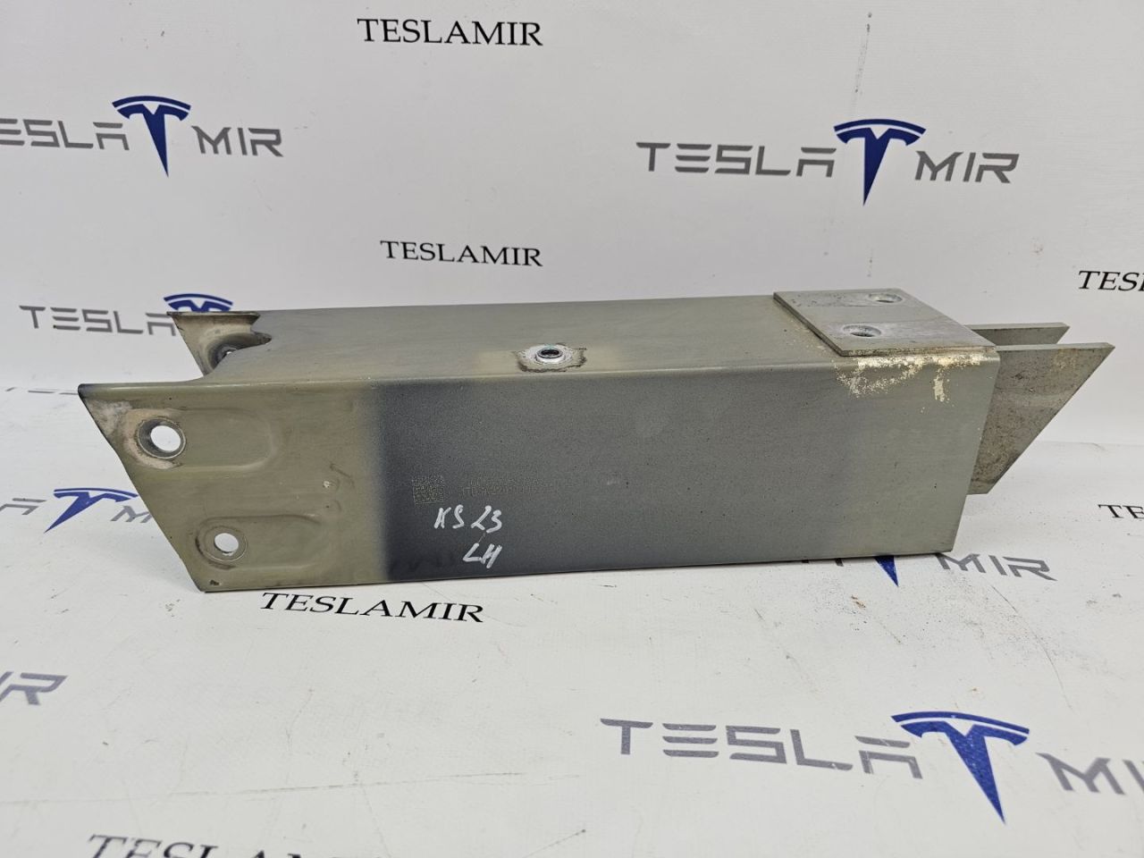 Удлинитель лонжерона (клык) левый Tesla Model Y 1 поколение 2022, 1608453-99, 1608453-00 - фото №1