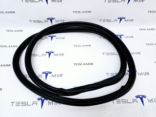 Уплотнитель резиновый бокса капота (корыта) Tesla Model X 1 поколение 2018, 1486211-00