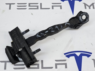 ограничитель открывания двери задней Tesla Model 3 1 поколение 2022, 1089509-00
