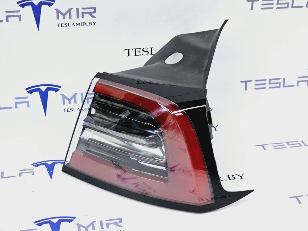 фонарь задний правый Tesla Model Y 1 поколение 2021, 1077400-00, 1502087-00 - фото №1