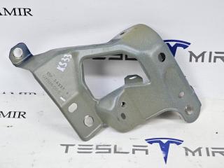 крепление ( кронштейн ) крыла Tesla Model 3 2 поколение 2025, 1771936-00