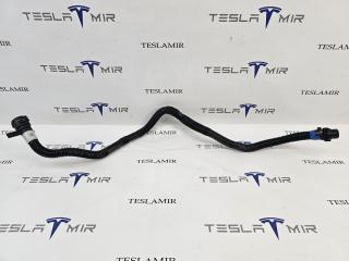 Патрубок системы охлаждения пластиковый передний Tesla Model Y 1 поколение 2024, 1504721-00
