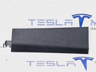 Накладка стойки А (дверного проема) - средняя часть правая Tesla Model Y 1 поколение 2022, 1494622-00
