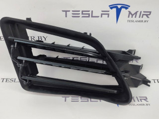 Люверс переднего бампера левый Tesla Model S 1 поколение [рестайлинг] 2018, 1057851-00, 1057852-00, 1057854-00, 1057855-00, 1057853-00