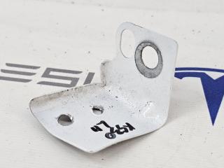 крепление ( кронштейн ) крыла Tesla Model Y 1 поколение 2024, 1487429-00, 1487429-S0