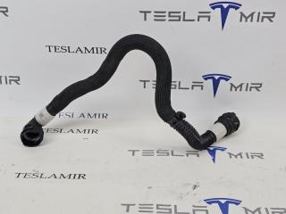 Шланг системы охлаждения заднего мотора Tesla Model 3 2 поколение 2025, 1077594-00