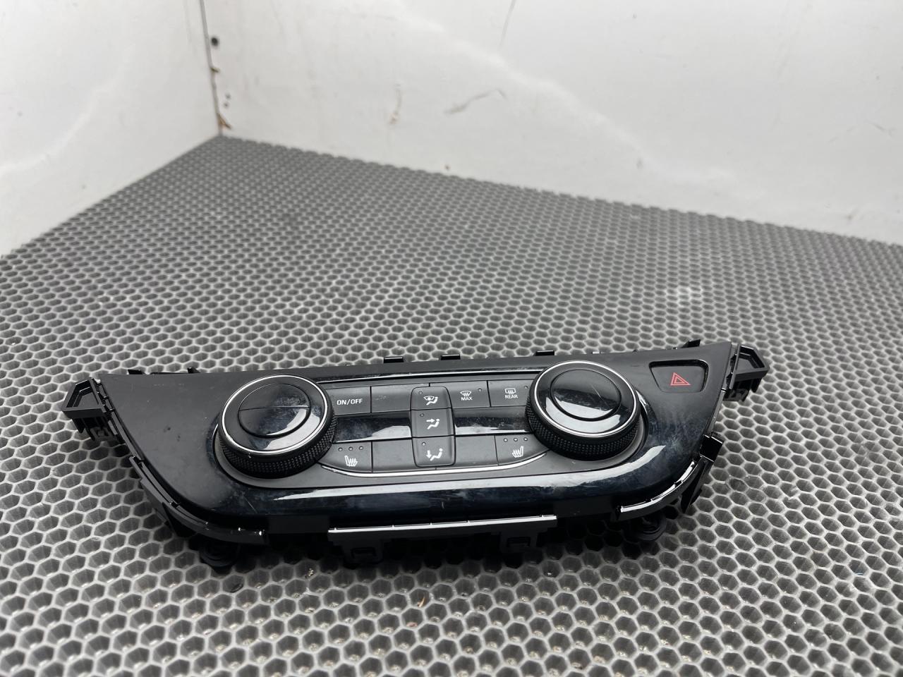 блок управления печки / климат-контроля Buick Envista 1 поколение 2024, 1.2 л., бензин, АКПП, белый, передний привод, 42855084 - фото №1