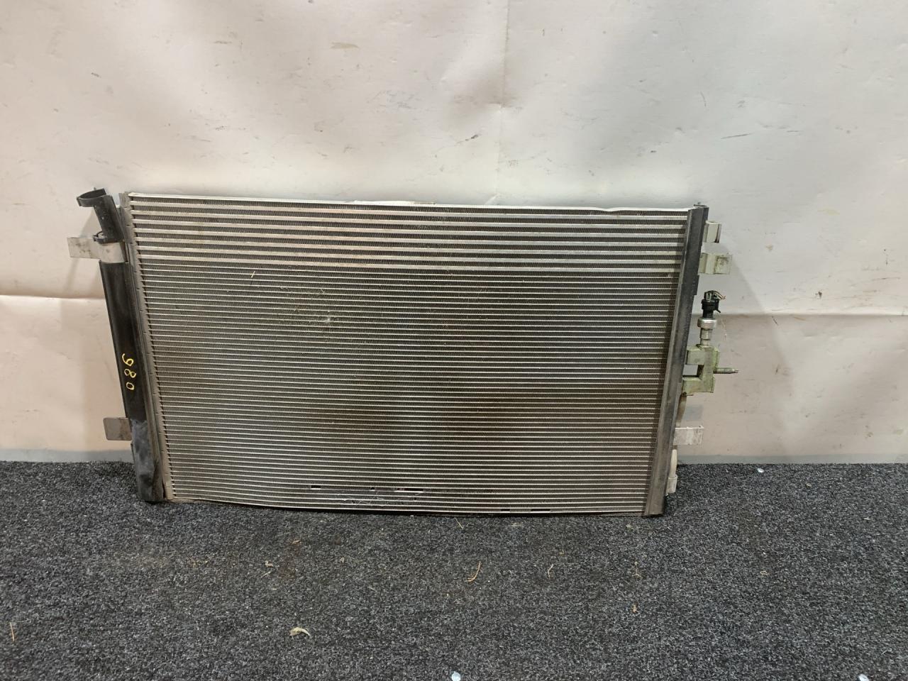 радиатор кондиционера Chevrolet Equinox 3 поколение 2018, 1.5 л., бензин, бежевый, полный привод - фото №1