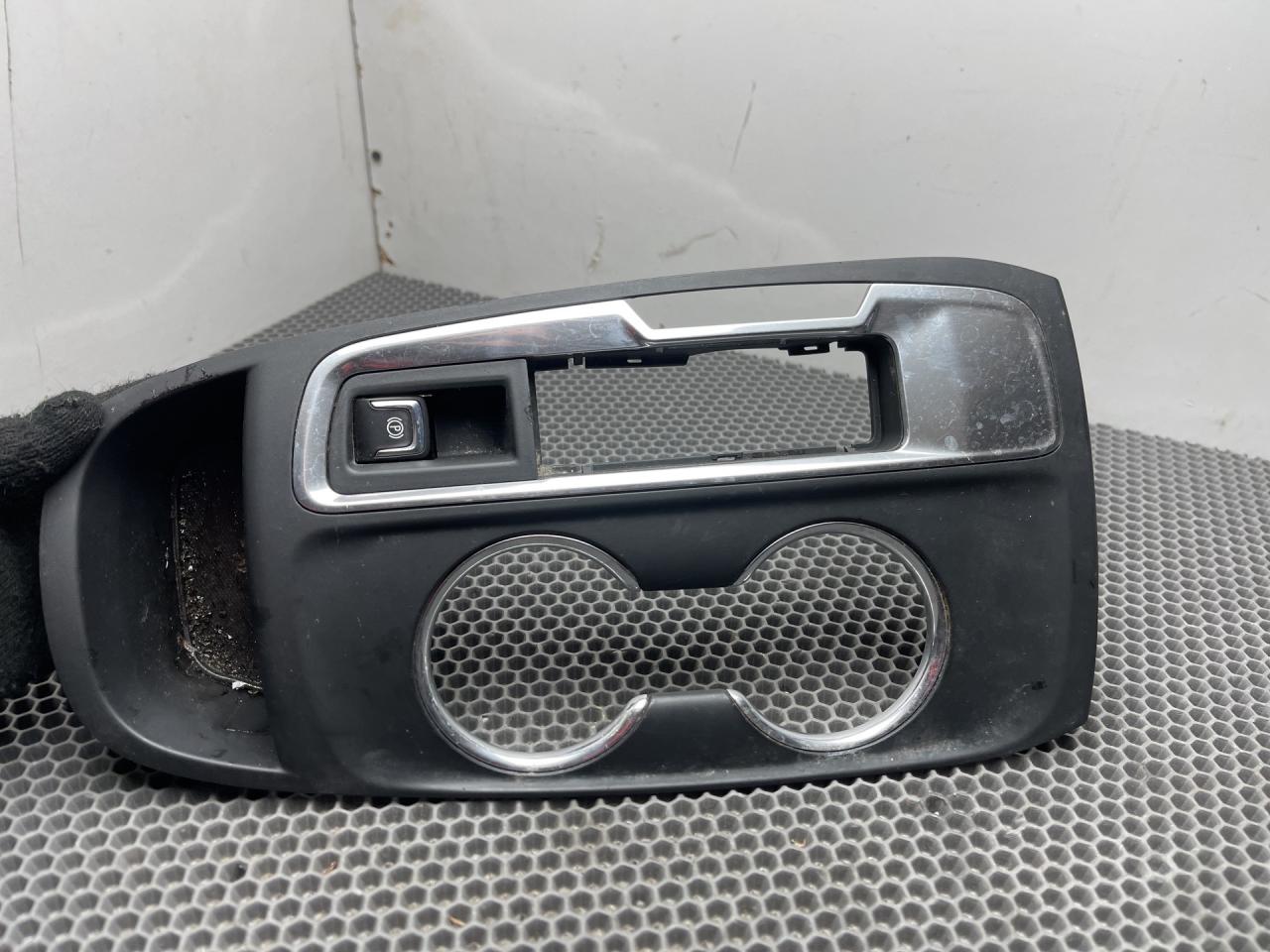 Декоративная накладка центральной консоли Chevrolet Equinox 3 поколение 2019, 1.5 л., бензин, АКПП, синий, передний привод, 84538178 - фото №1