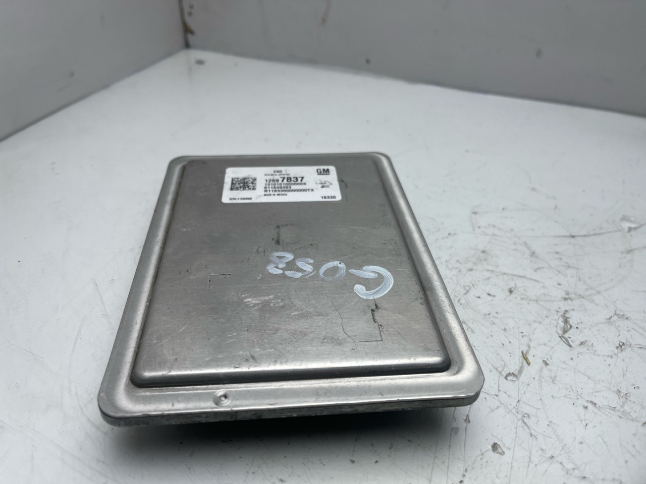 блок управления двигателем Chevrolet Equinox 3 поколение 2019, 1.5 л., бензин, АКПП, белый, внедорожник 5 дв., передний привод, 12697837 - фото №1