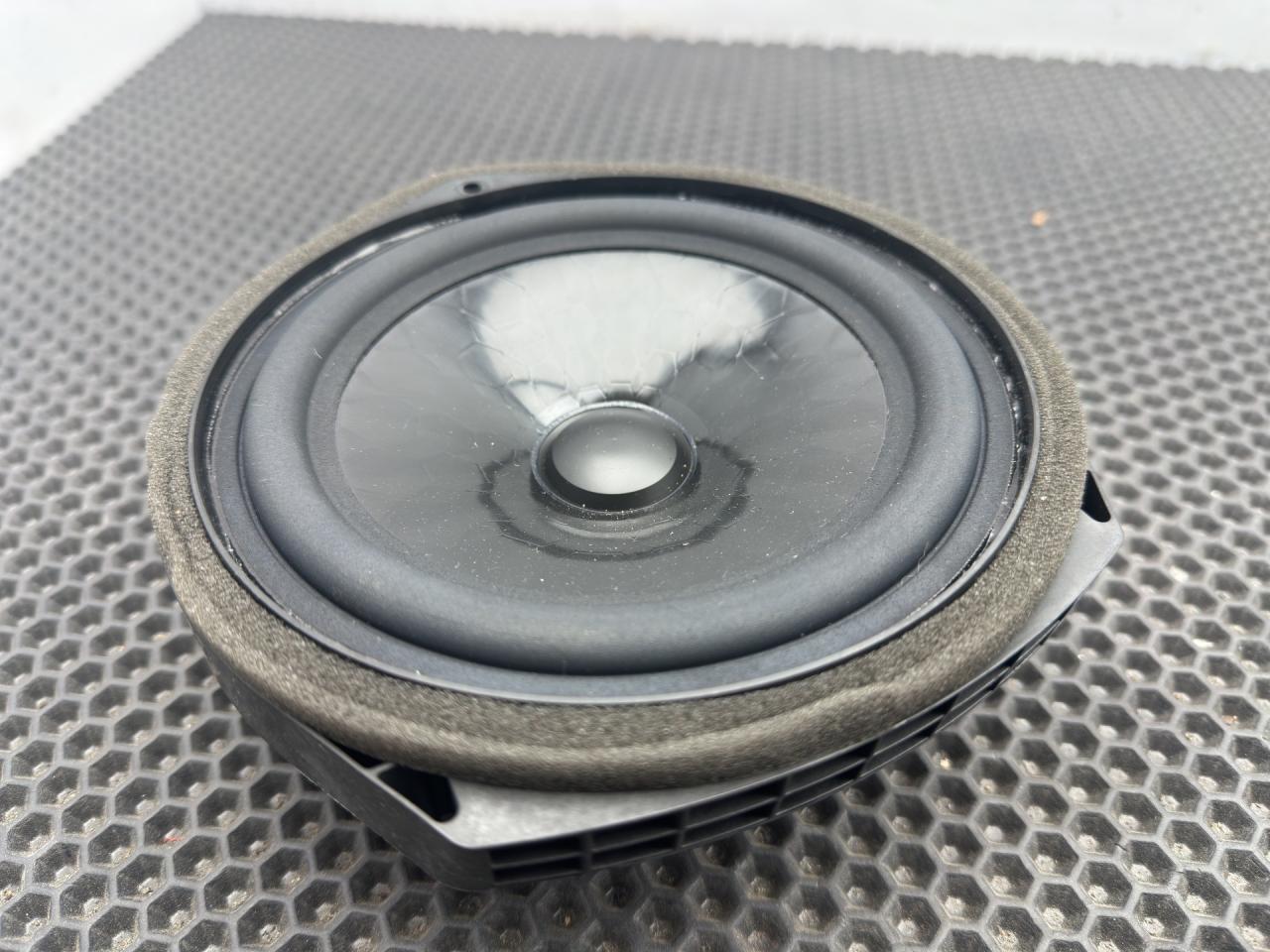 динамик двери Acura MDX 4 поколение 2022, 3.5 л., бензин, АКПП, серебристый, полный привод - фото №1