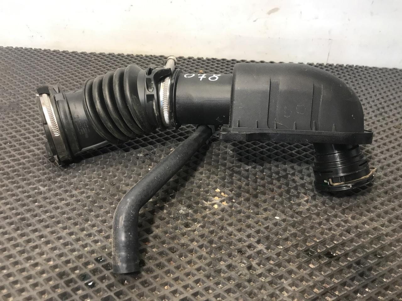 патрубок воздушного фильтра Buick Envista 1 поколение 2024, 1.2 л., бензин, АКПП, белый, передний привод, 42730118 - фото №1