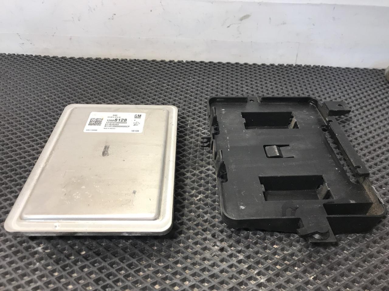 блок управления двигателем Chevrolet Equinox 3 поколение 2018, 1.5 л., бензин, бежевый, полный привод, 12688128 - фото №1