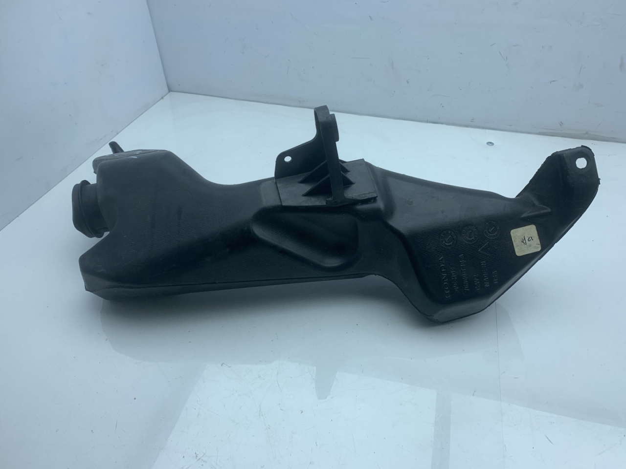 бачок омывателя Acura RDX 3 поколение 2020, 2.0 л., бензин, АКПП, черный, внедорожник 5 дв., полный привод, 76800-TJB-A, 76841-TJB-A01 - фото №1