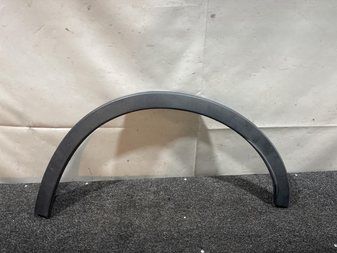 молдинг крыла заднего левого Cadillac XT4 1 поколение 2019, 2.0 л., бензин, АКПП, синий, передний привод, 84602491 - фото №1