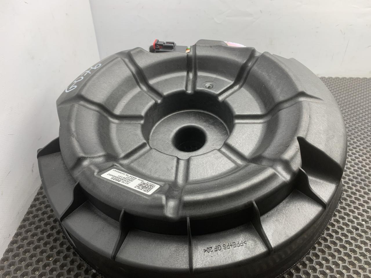 сабвуфер Chevrolet TrailBlazer 3 поколение 2021, 1.3 л., бензин, АКПП, черный, полный привод, 42709605 - фото №1