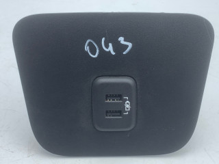 разъем AUX / USB Chevrolet Equinox 3 поколение 2019, 2.0 л., бензин, АКПП, черный, внедорожник 5 дв., полный привод, 13598459