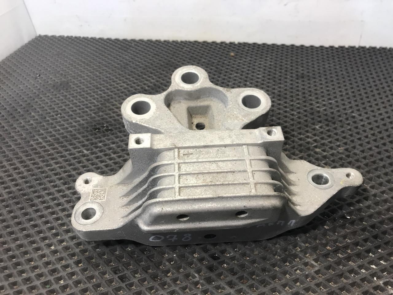 подушка крепления КПП Buick Envista 1 поколение 2024, 1.2 л., бензин, АКПП, белый, передний привод - фото №1