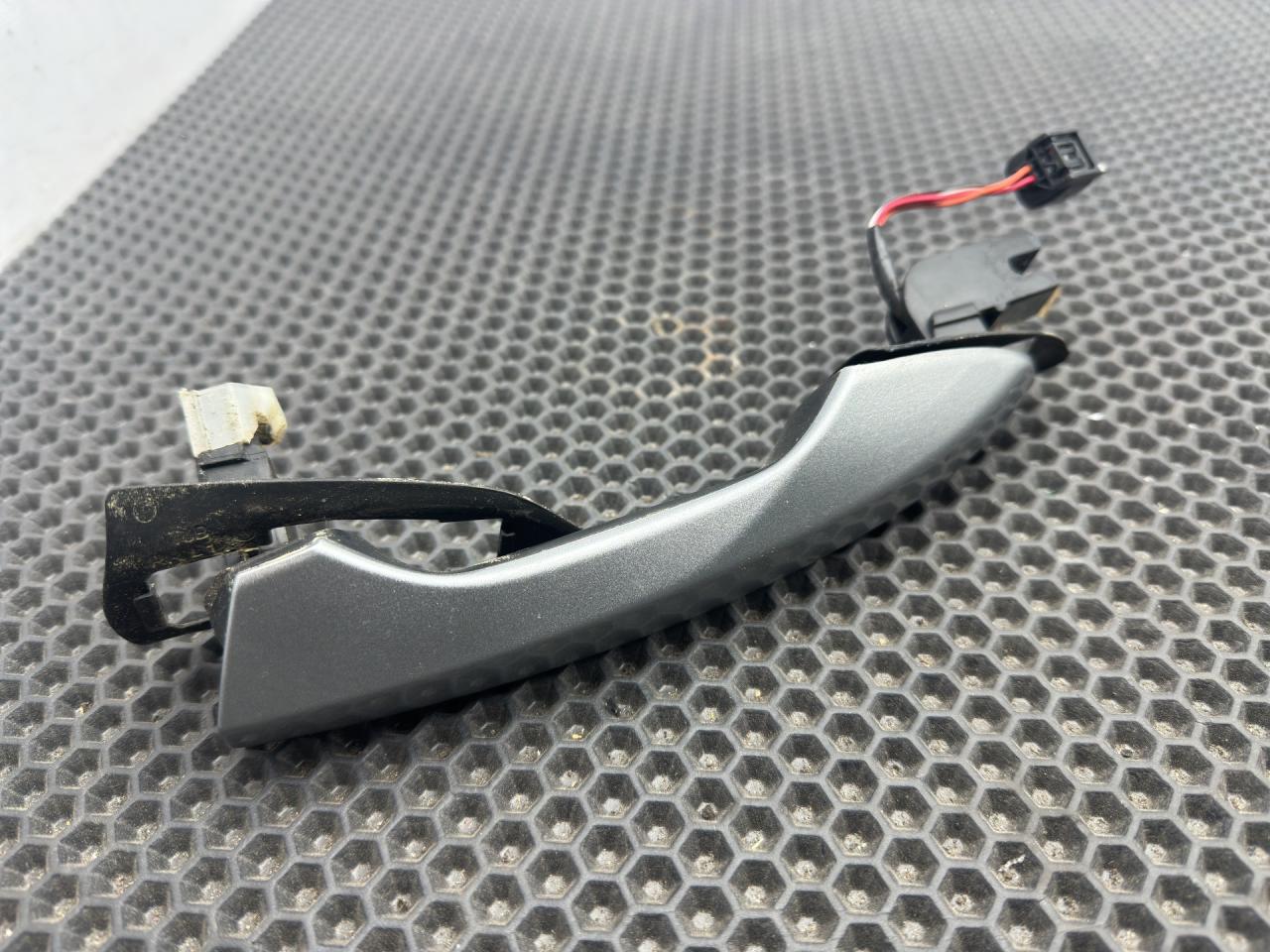 ручка наружная Acura MDX 4 поколение 2022, 3.5 л., бензин, АКПП, серебристый, полный привод - фото №1