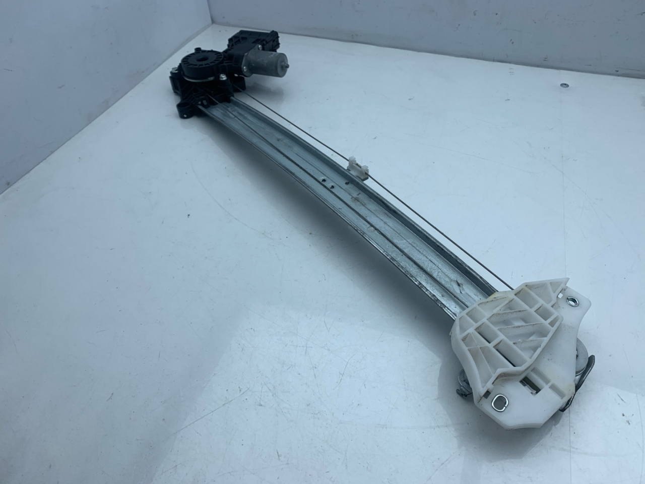 стеклоподъемник передний левый Subaru Outback 6 поколение 2020, 2.4 л., бензин, АКПП, серый, внедорожник 5 дв., полный привод - фото №1