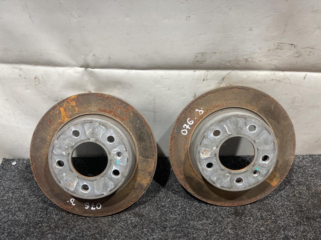 диск тормозной задний Chevrolet TrailBlazer 3 поколение 2021, 1.3 л., бензин, АКПП, черный, полный привод - фото №1