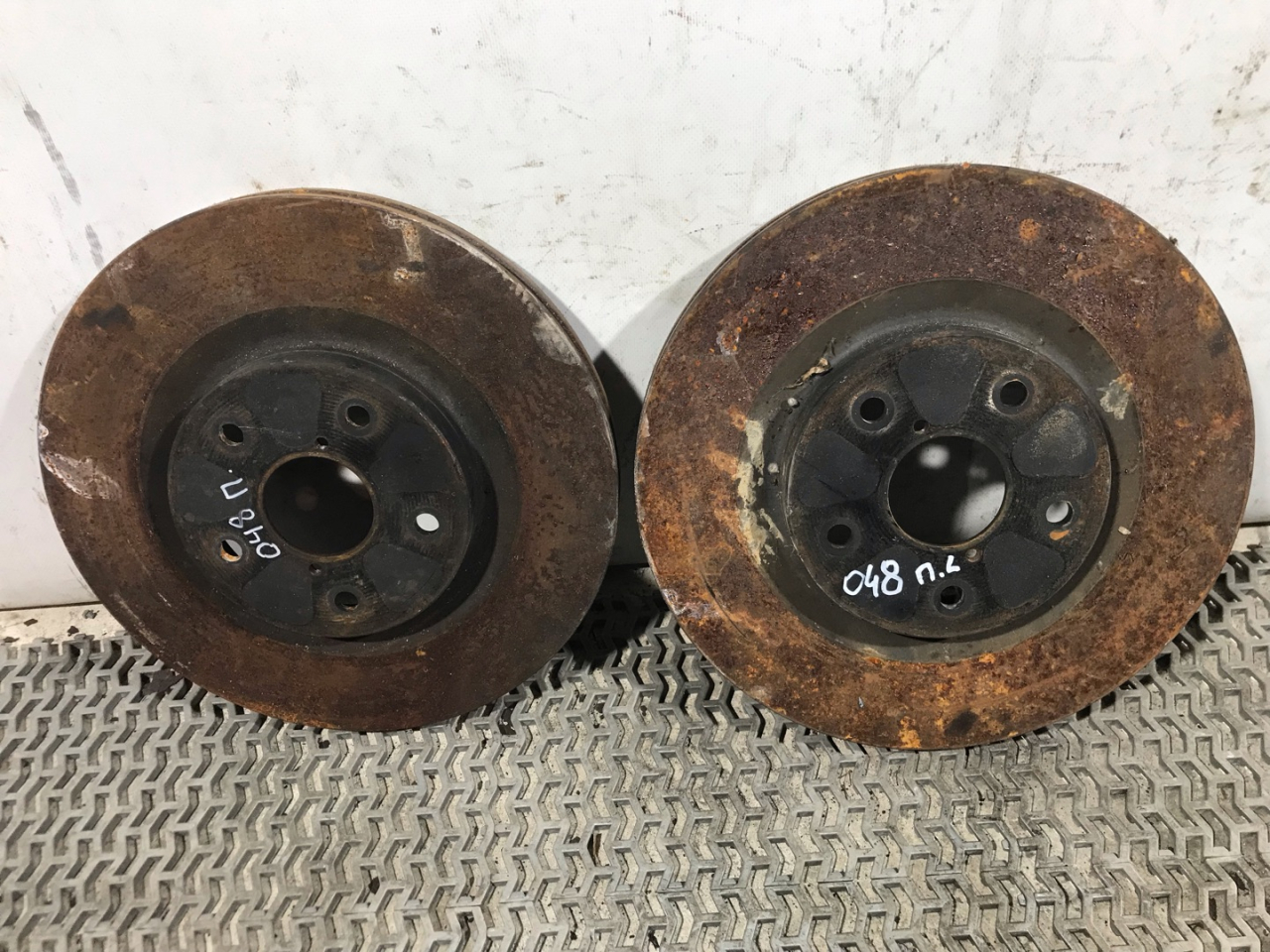 диск тормозной передний Subaru Outback 6 поколение 2020, 2.4 л., бензин, АКПП, серый, внедорожник 5 дв., полный привод - фото №1