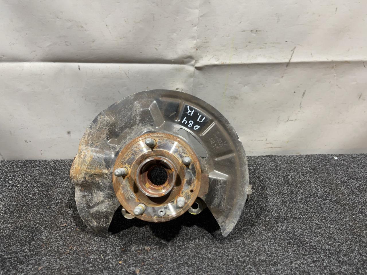 ступица передняя правая Cadillac XT4 1 поколение 2019, 2.0 л., бензин, АКПП, синий, передний привод - фото №1