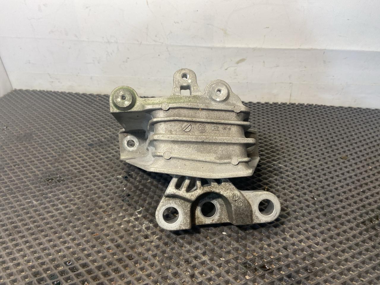 подушка крепления двигателя Buick Envista 1 поколение 2024, 1.2 л., бензин, АКПП, белый, передний привод - фото №1