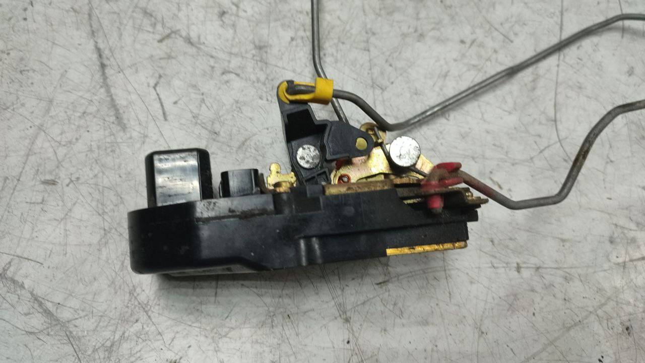 замок двери передней правой Dodge Caravan 4 поколение (2000 - 2007) - фото №1