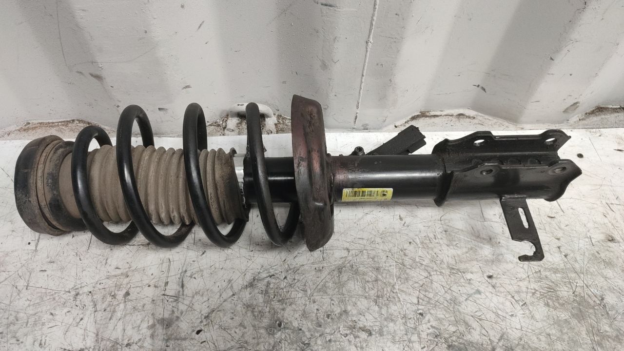 стойка амортизатора Chevrolet Cruze 1 поколение 2010, 1.8 л., бензин, АКПП, 13331988 - фото №1