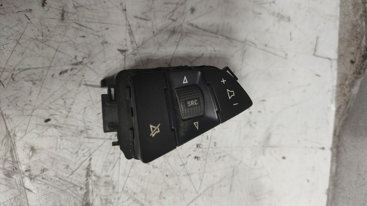 панель управления магнитолой Chevrolet Cruze 1 поколение 2010, 1.8 л., бензин, АКПП, 13292667 - фото №1