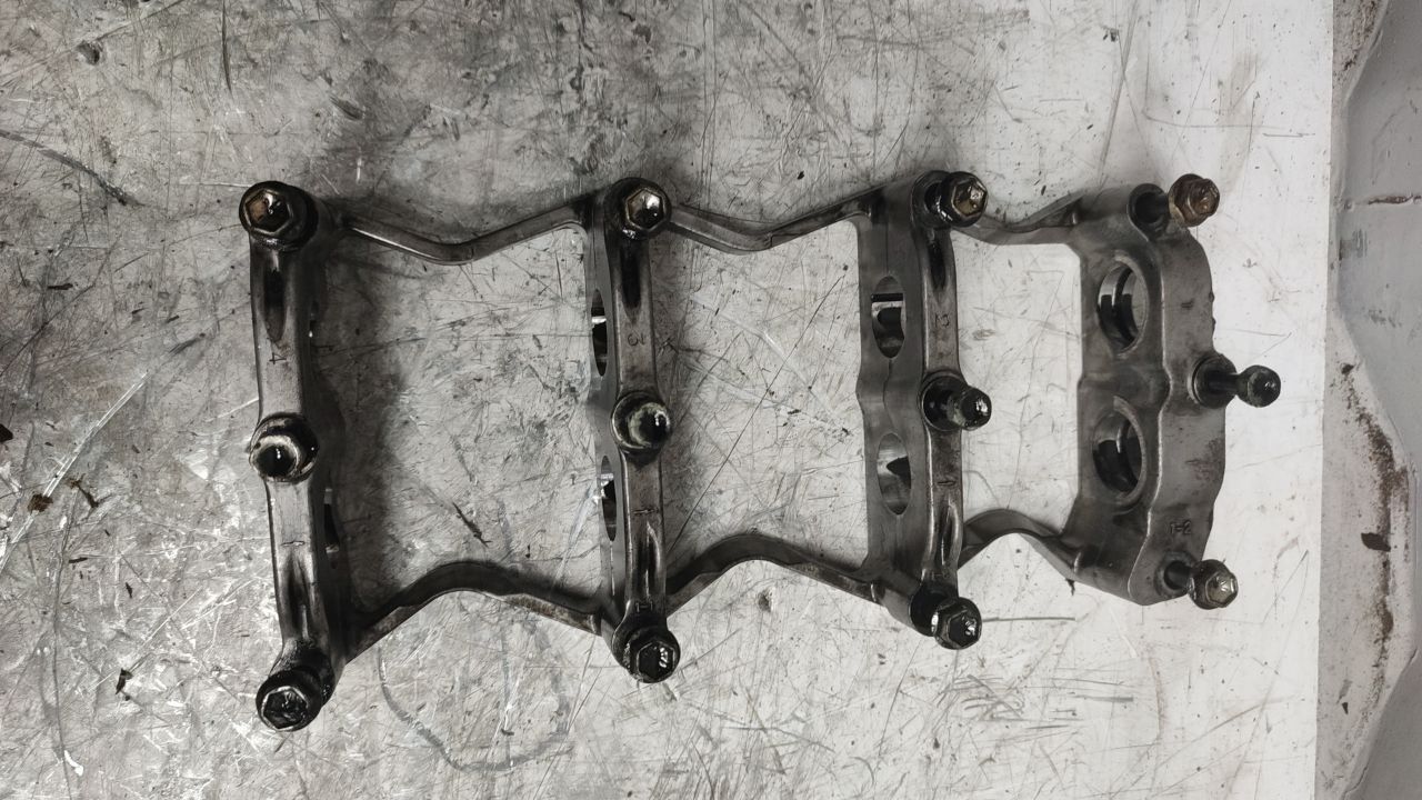 постель распредвала (бугель) Toyota Avensis 2 поколение (T250) (2003 - 2006), 2.0 л., дизель, МКПП - фото №1