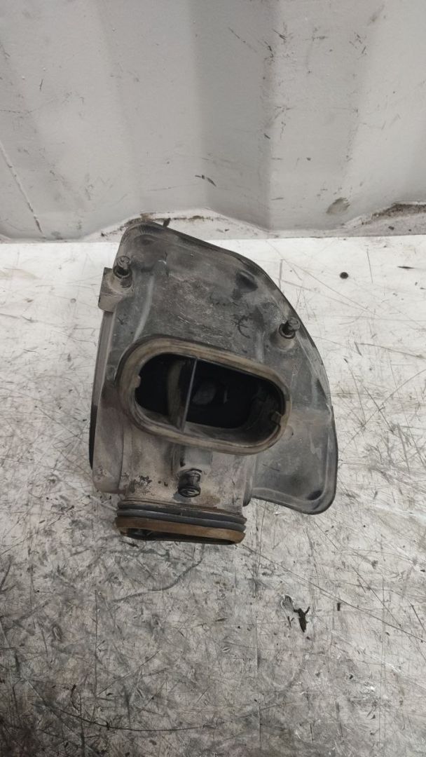 резонатор воздушного фильтра Chevrolet Cruze 1 поколение 2010, 1.8 л., бензин, АКПП, 13337770 - фото №1