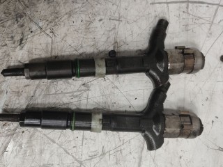 форсунка Toyota Avensis 2 поколение (T250) (2003 - 2006), 2.0 л., дизель, МКПП, 2367027030, 2367027030