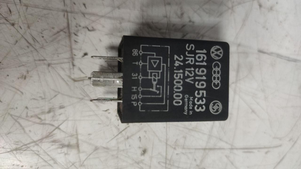 кнопка обогрева сидений Volkswagen Transporter T4 1994, 2.4 л., дизель, МКПП, 161919533 - фото №1