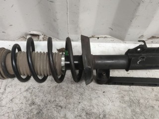 стойка передняя правая Chevrolet Cruze 1 поколение 2010, 1.8 л., бензин, АКПП, 13331989