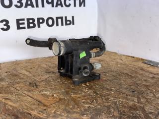 фланец (тройник) системы охлаждения Ford Focus 2 поколение [рестайлинг] CB4 2009, 1.8 л., QQDB, бензин, МКПП, хетчбэк 5 дв., 6G9G8K556AA