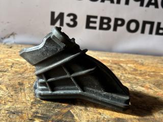 воздуховод (дефлектор) радиатора Ford Focus 3 поколение CB8 2012, 1.6 л., i-VTEC, IQDB, бензин, 5МКПП, frozen white, хетчбэк 5 дв., передний привод, правый руль, AV61-9A675