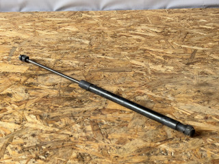 амортизатор капота Opel Astra H/Family [рестайлинг] L69 2010, 1.6 л., i-VTEC, Z 16 XER, бензин, робот, седан, передний привод, 24465295