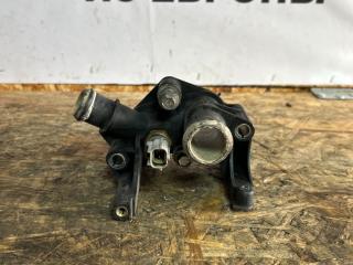 фланец (тройник) системы охлаждения Ford Focus 2 поколение [рестайлинг] CB4 2010, 1.6 л., i, SHDA, бензин, АКПП, panther black (metallic), хетчбэк 5 дв., передний привод, правый руль