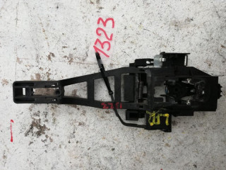 скелет ручки двери передней левой Ford Focus 3 поколение CB8 2012, 2.0 л., бензин