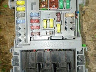 блок предохранителей Chevrolet Cruze 1 поколение J300 2011, 1.8 л., бензин, 13222786