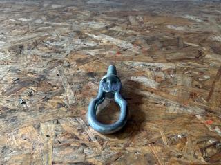 крюк буксировочный Ford Focus 2 поколение [рестайлинг] CB4 2010, 1.6 л., i, SHDA, бензин, АКПП, panther black (metallic), хетчбэк 5 дв., передний привод, правый руль, 1065543