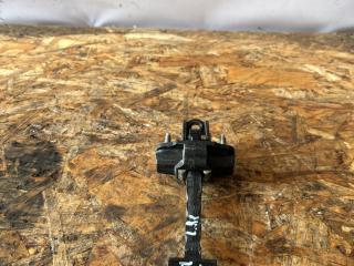 ограничитель открывания двери задней Ford Focus 3 поколение CB8 2011, 2.0 л., TDCi, UFDB, дизель, робот, moondust silver (metallic), хетчбэк 5 дв., передний привод, правый руль