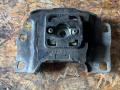 подушка крепления КПП Ford Focus 3 поколение CB8 2013, 1.6 л., PNDA, бензин, 5МКПП, хетчбэк 5 дв., V61-7M121 - фото №2