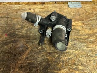 фланец (тройник) системы охлаждения Ford Focus 2 поколение [рестайлинг] CB4 2009, 1.6 л., i, SHDA, бензин, МКПП, хетчбэк 5 дв., 7M5G-8K556-AC